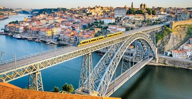 Free Tour Oporto (Adobe Stock)