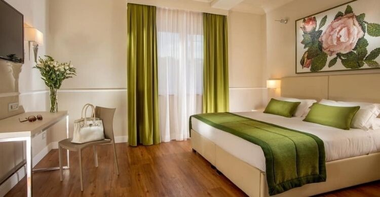 Oferta de hotel en Roma (Skyscanner)