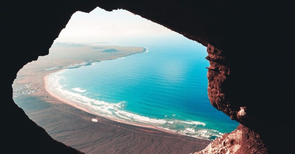 Mira la oferta Escápate a Lanzarote: Vuelos de ida y vuelta desde 36€