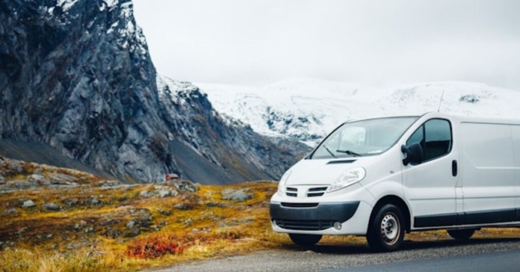 Alquilar vs camperizar una furgoneta: ¿qué es más rentable si viajas mucho?