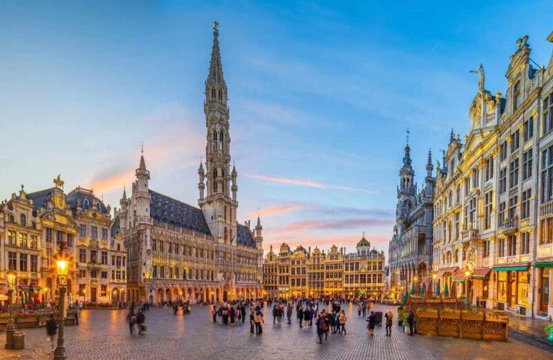 Mira la oferta Escápate a Bruselas: Vuelos de ida y vuelta desde 59€