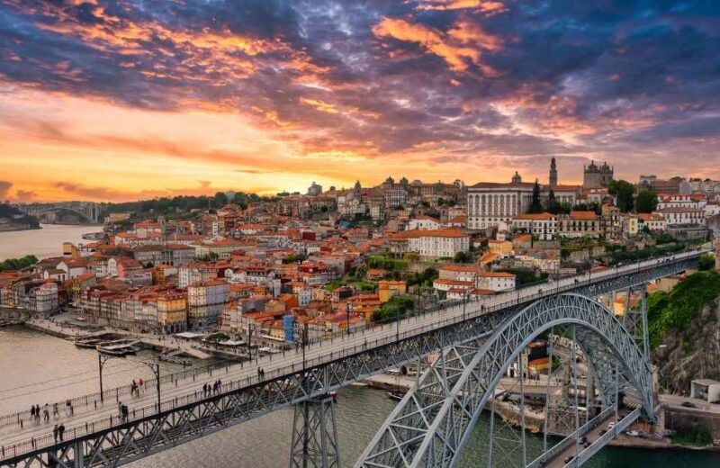Mira la oferta Escápate a Oporto: vuelos de ida y vuelta desde 34 €